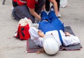 Victim of an accident at work?  Here are 6 signs you should turn to a personal injury attorney
